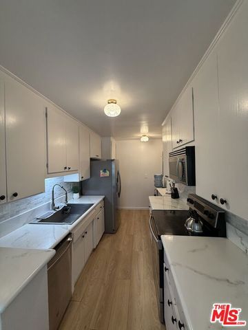 5376 Fairview Boulevard 104, Los Angeles, CA 90056