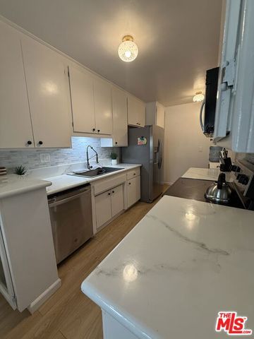 5376 Fairview Boulevard 104, Los Angeles, CA 90056