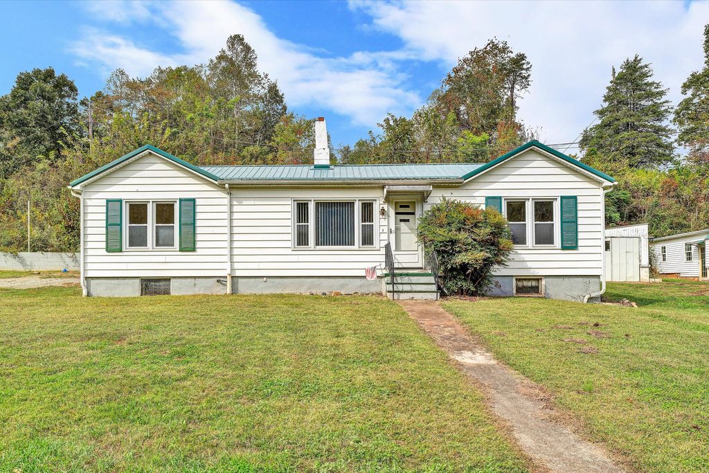 3145 DOE RUN RD, Rocky Mount, VA 24151