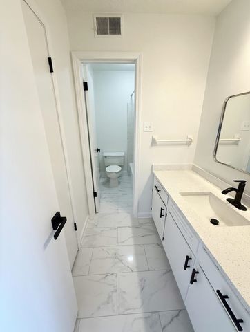 7061 E TEXEL CV, Memphis, TN 38133