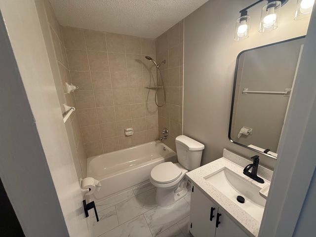 7061 E TEXEL CV, Memphis, TN 38133