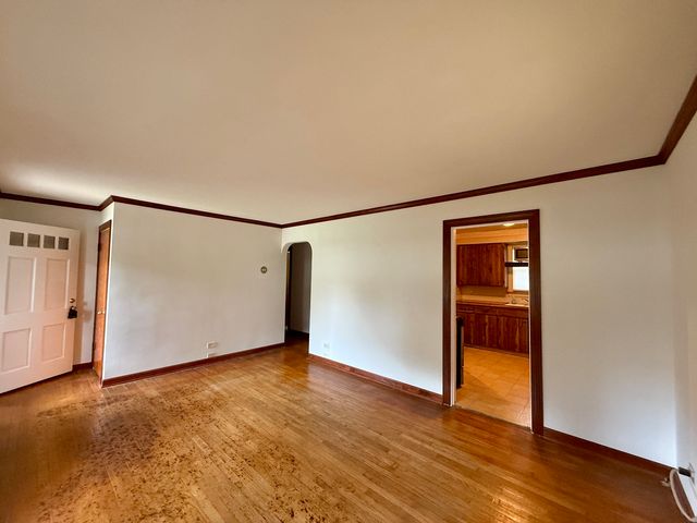 9618 S 51st Avenue, Oak Lawn, IL 60453
