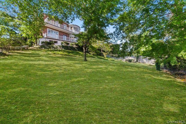 210 WYNDCLIFF Road, Scarsdale, NY 10583