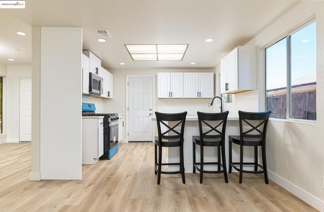 2117 Lopez Dr, Antioch, CA 94509