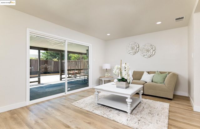 2117 Lopez Dr, Antioch, CA 94509