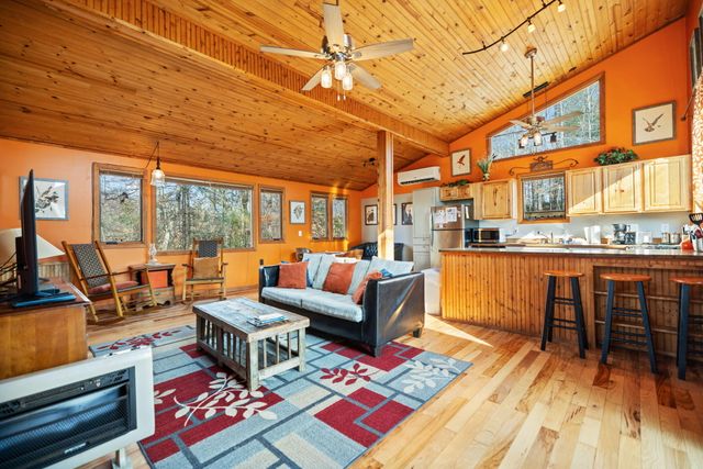 193 Suzanna Arch Drive, Campton, KY 41301