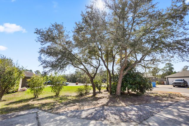 8600 Estrada Street, Navarre, FL 32566