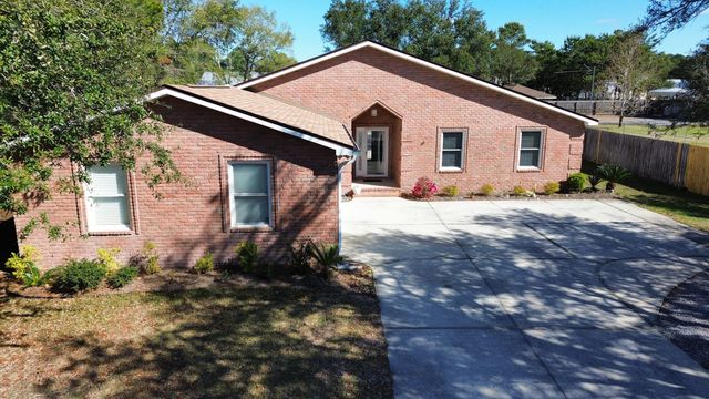 8600 Estrada Street, Navarre, FL 32566
