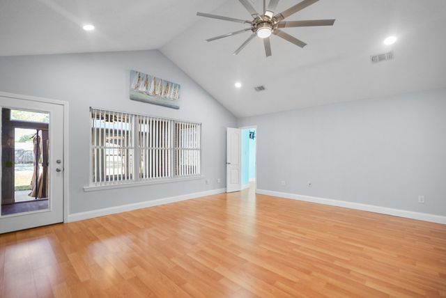 8600 Estrada Street, Navarre, FL 32566