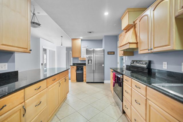 8600 Estrada Street, Navarre, FL 32566