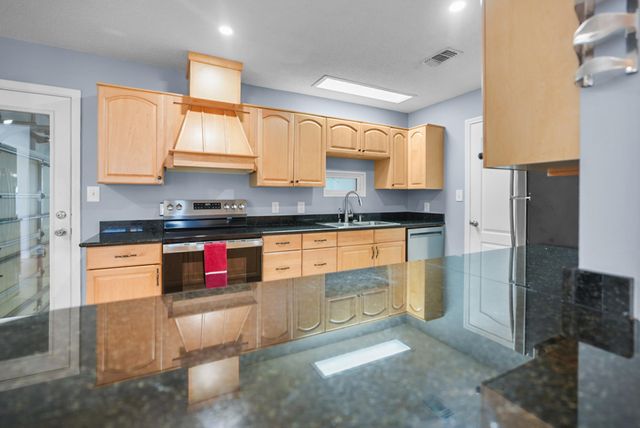 8600 Estrada Street, Navarre, FL 32566