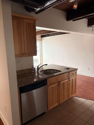 92 Wharf Street D, Salem, MA 01970