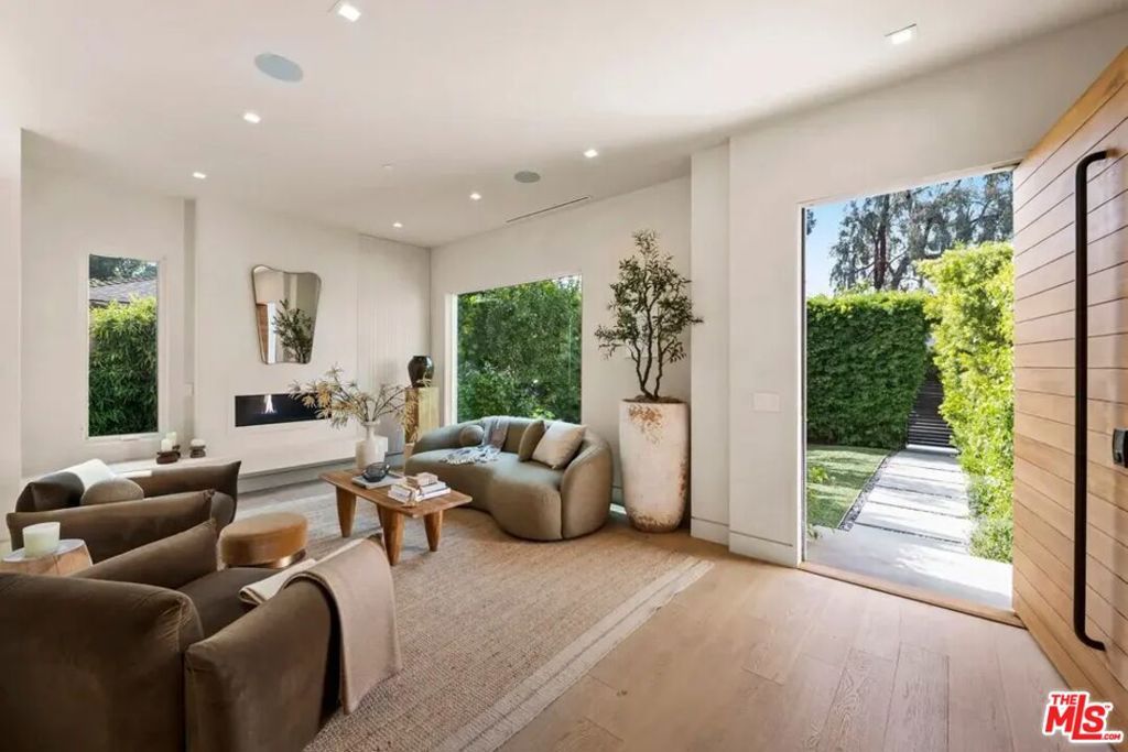 1518 Glenavon Avenue, Venice, CA 90291 — photo 2