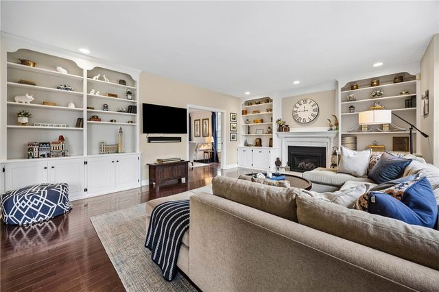 20 Arbor Creek Drive, Pittsford, NY 14534