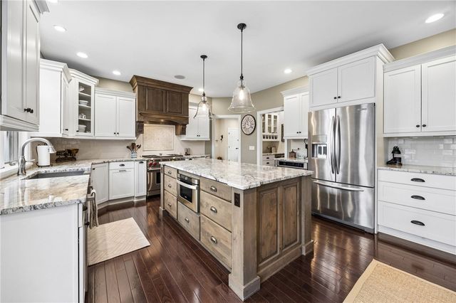 20 Arbor Creek Drive, Pittsford, NY 14534