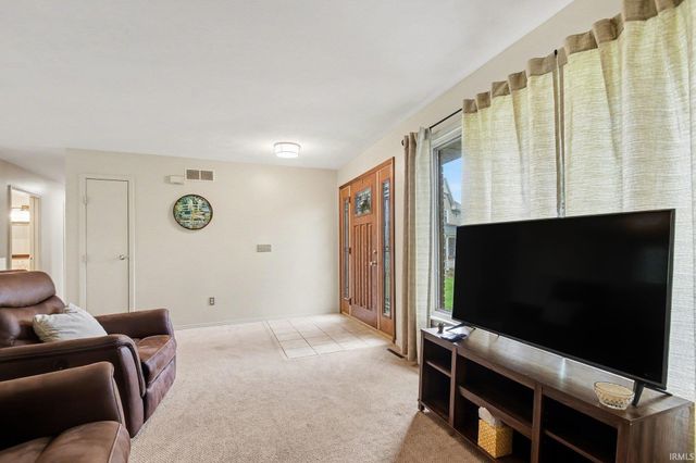 1035 Bowdoin Drive, Mishawaka, IN 46544