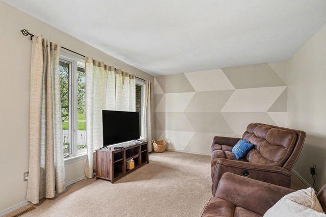 1035 Bowdoin Drive, Mishawaka, IN 46544