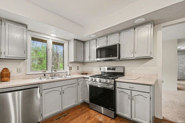 1035 Bowdoin Drive, Mishawaka, IN 46544