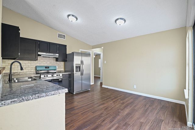 8757 Port Of Call, San Antonio, TX 78242