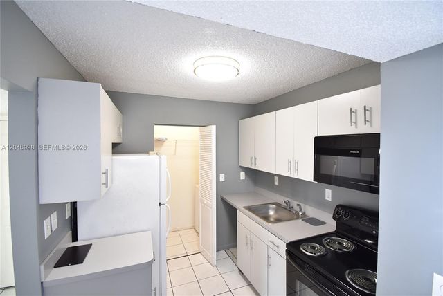 20741 NE 4th Ct 104, Miami, FL 33179