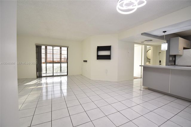 20741 NE 4th Ct 104, Miami, FL 33179