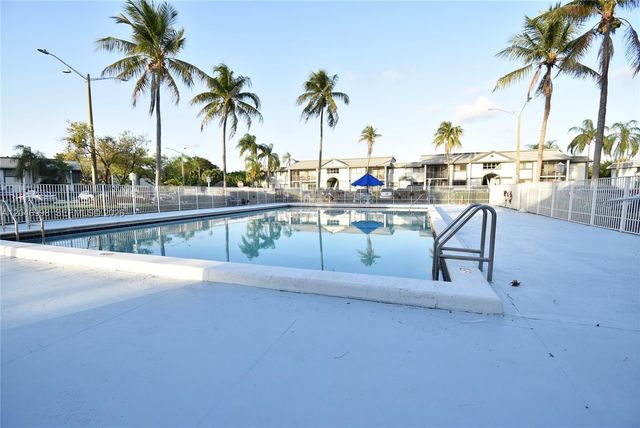 20741 NE 4th Ct 104, Miami, FL 33179