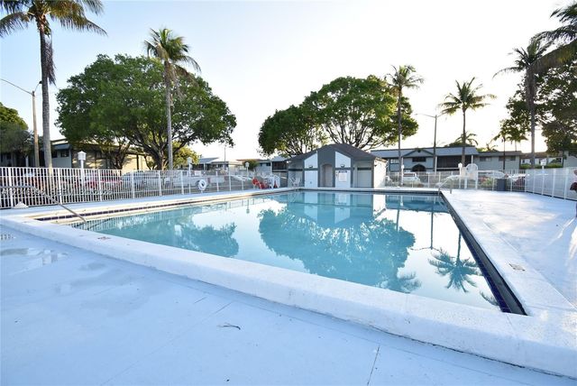 20741 NE 4th Ct 104, Miami, FL 33179