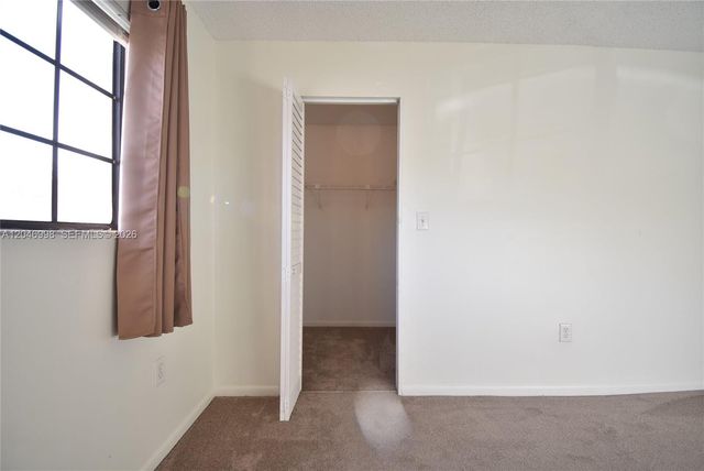 20741 NE 4th Ct 104, Miami, FL 33179