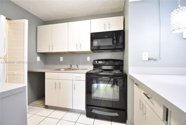 20741 NE 4th Ct 104, Miami, FL 33179