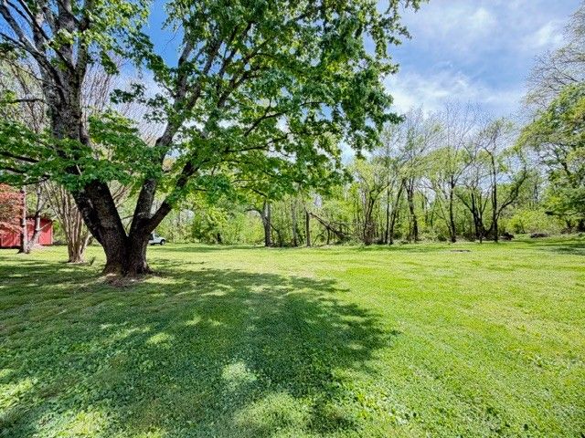 101 Walnut St, Decherd, TN 37324