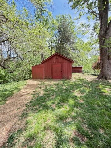 101 Walnut St, Decherd, TN 37324