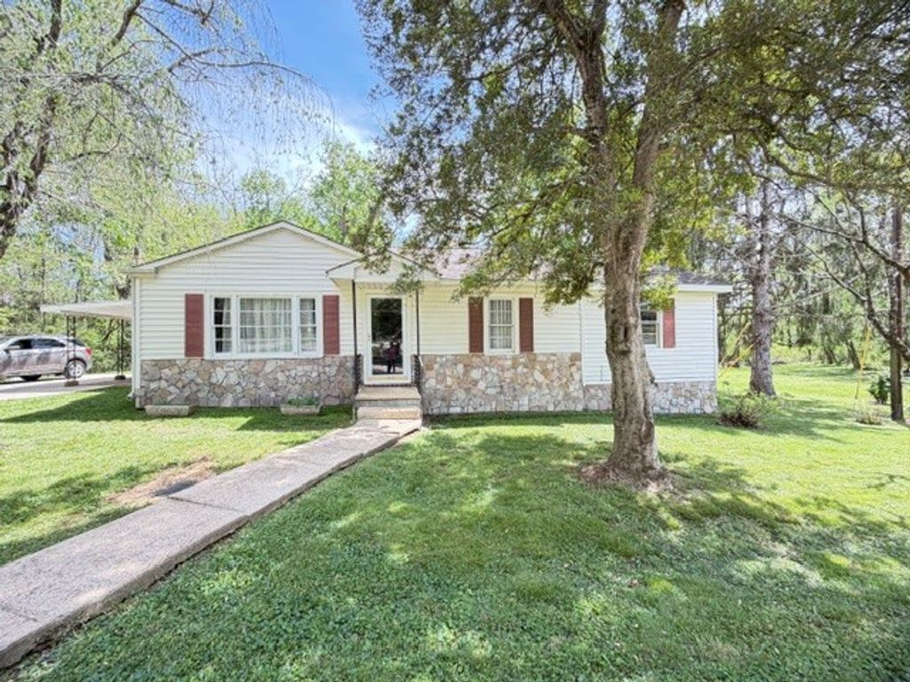 101 Walnut St, Decherd, TN 37324