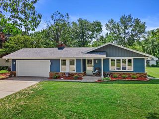 5741 W Cascade DRIVE, Franklin, WI 53132