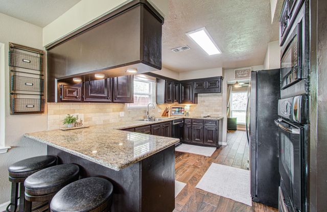 9834 Pinehurst Street, Baytown, TX 77521