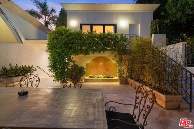 2328 SAN YSIDRO Drive, Beverly Hills, CA 90210
