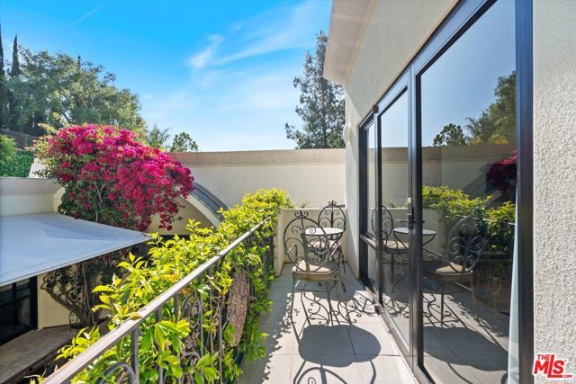 2328 SAN YSIDRO Drive, Beverly Hills, CA 90210