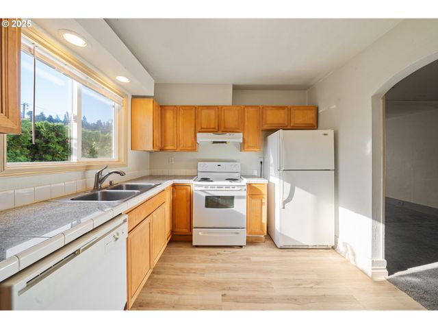 411 4TH St, Oregon City, OR 97045