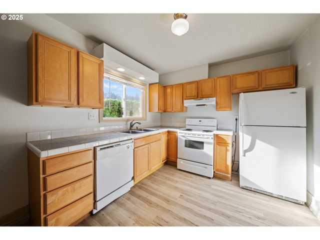 411 4TH St, Oregon City, OR 97045