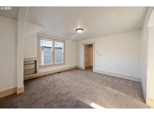 411 4TH St, Oregon City, OR 97045