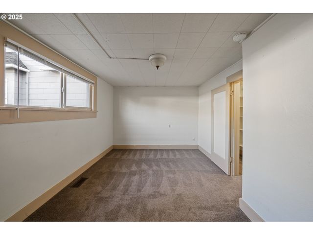 411 4TH St, Oregon City, OR 97045