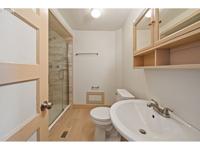 411 4TH St, Oregon City, OR 97045