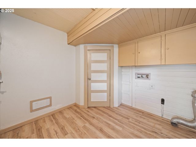 411 4TH St, Oregon City, OR 97045