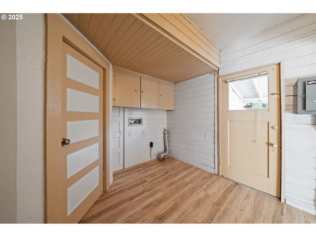 411 4TH St, Oregon City, OR 97045