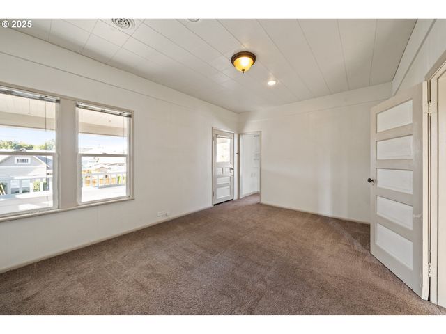 411 4TH St, Oregon City, OR 97045