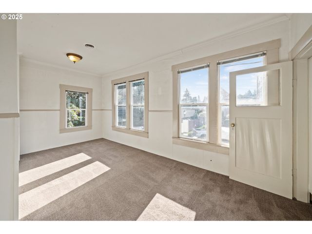 411 4TH St, Oregon City, OR 97045