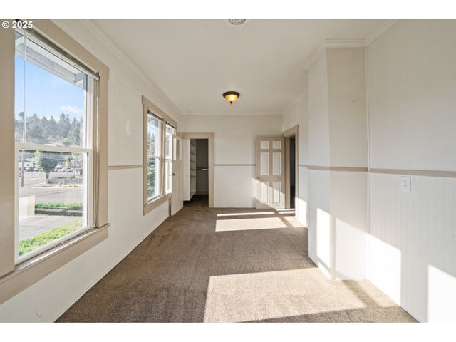 411 4TH St, Oregon City, OR 97045