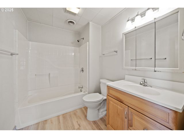 411 4TH St, Oregon City, OR 97045