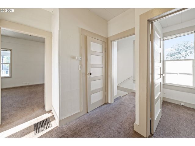 411 4TH St, Oregon City, OR 97045