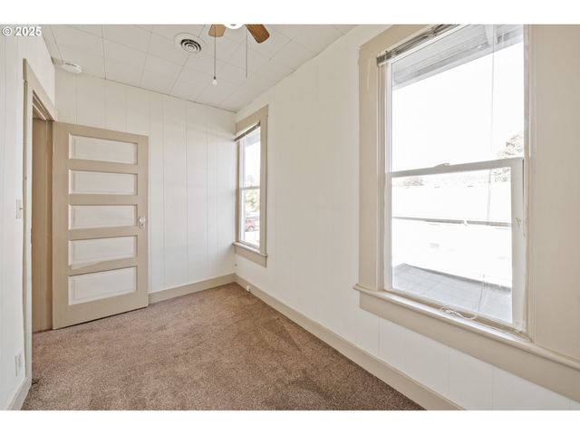 411 4TH St, Oregon City, OR 97045