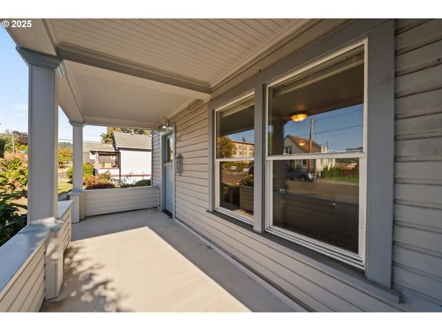 411 4TH St, Oregon City, OR 97045